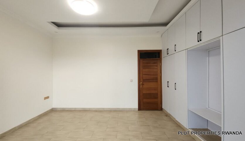 House for sale in Gisozi.
