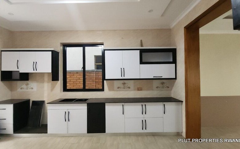 House for sale in Gisozi.