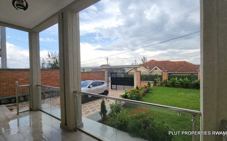 House for sale in Gisozi.