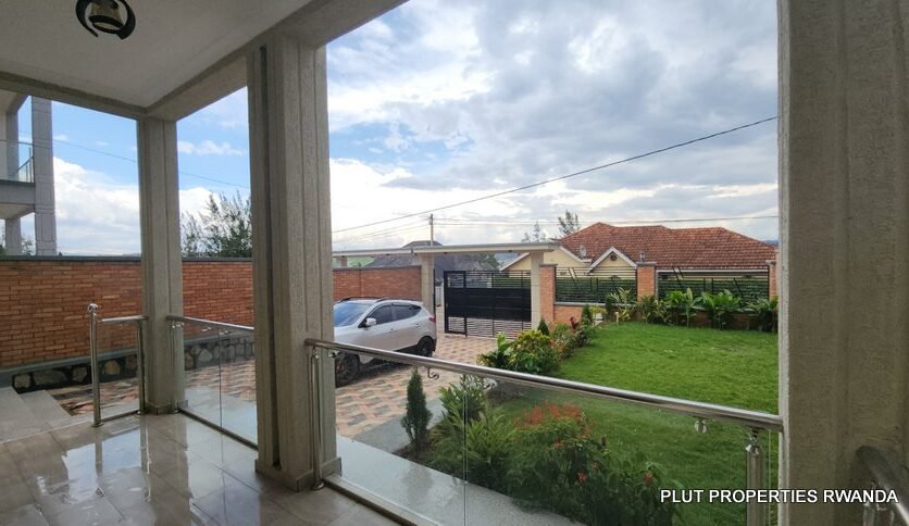 House for sale in Gisozi.