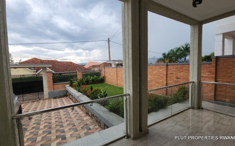 House for sale in Gisozi.