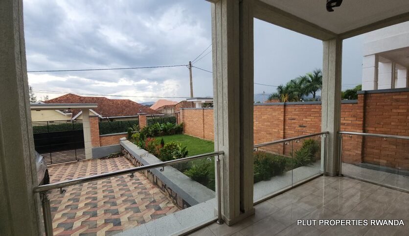 House for sale in Gisozi.