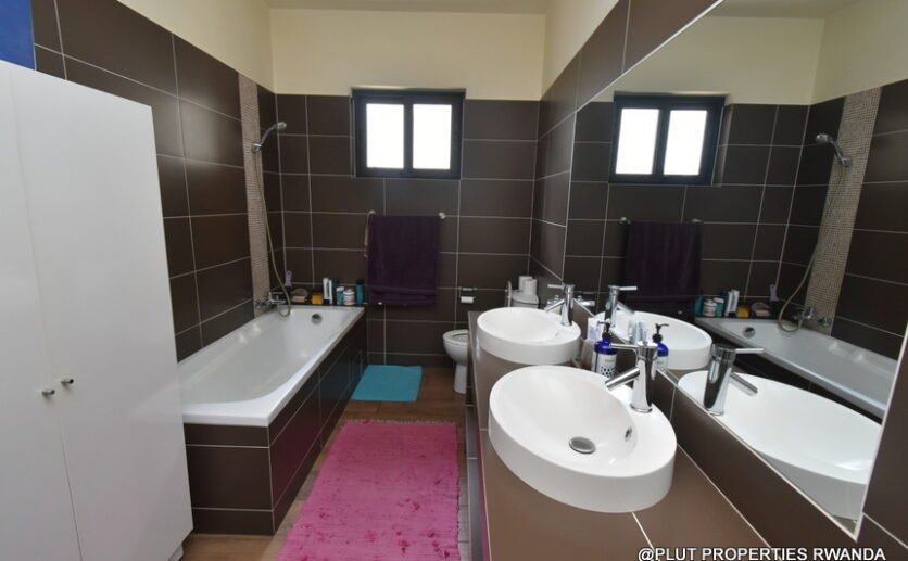 House-with-pool-for-sale-in-Kiyovu-plut-properties-2-836×517 Beautiful House with pool for Sale in Kiyovu