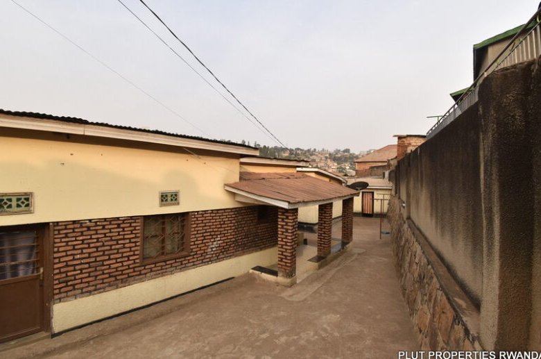 Huge plot for sale in Kimisagara. 