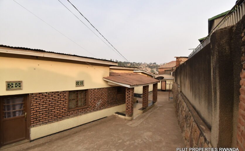 Huge plot for sale in Kimisagara. 