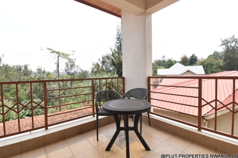 Nyarutarama house for rent. 