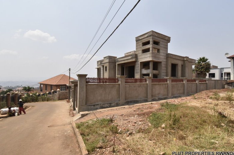 Plot for sale in Rebero.