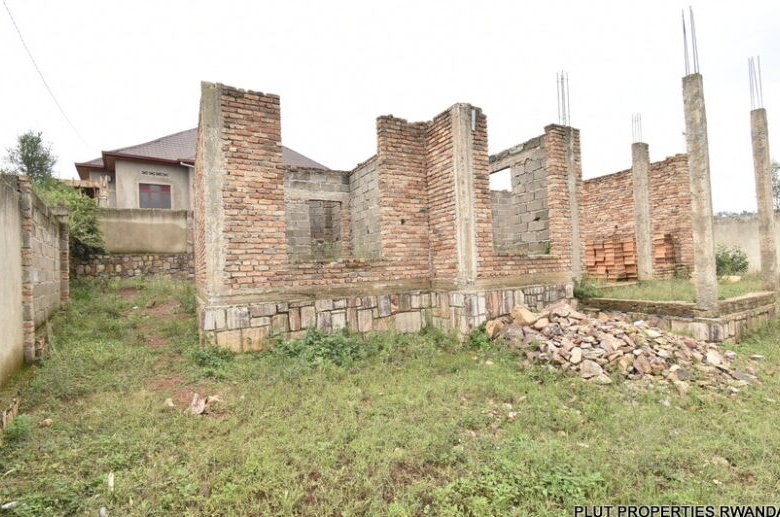 Plot for sale in Ruyenzi