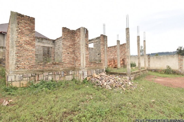 Plot for sale in Ruyenzi