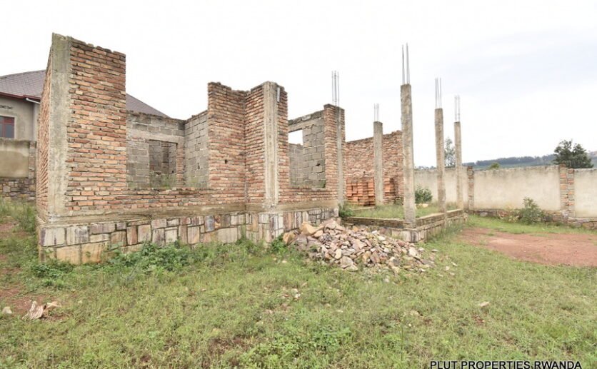 Plot for sale in Ruyenzi