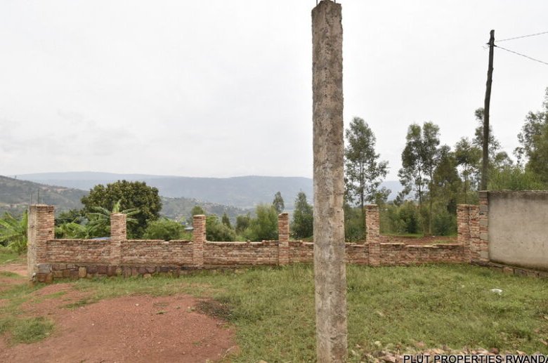 Plot for sale in Ruyenzi