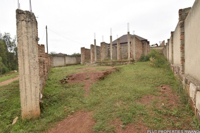 Plot for sale in Ruyenzi