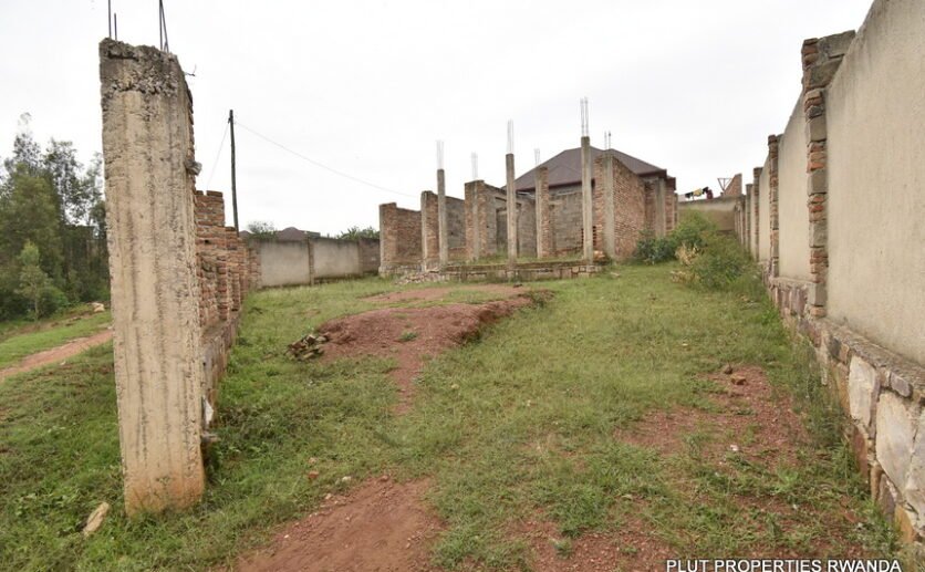 Plot for sale in Ruyenzi