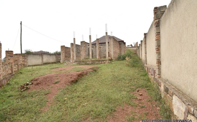 Plot for sale in Ruyenzi
