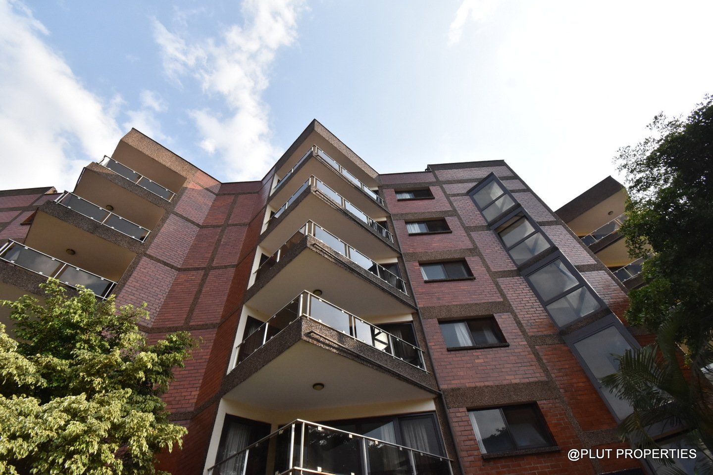Rent 3 bedrooms in Kacyiru plut properties (17) Rent 3 bedroom in Kacyiru