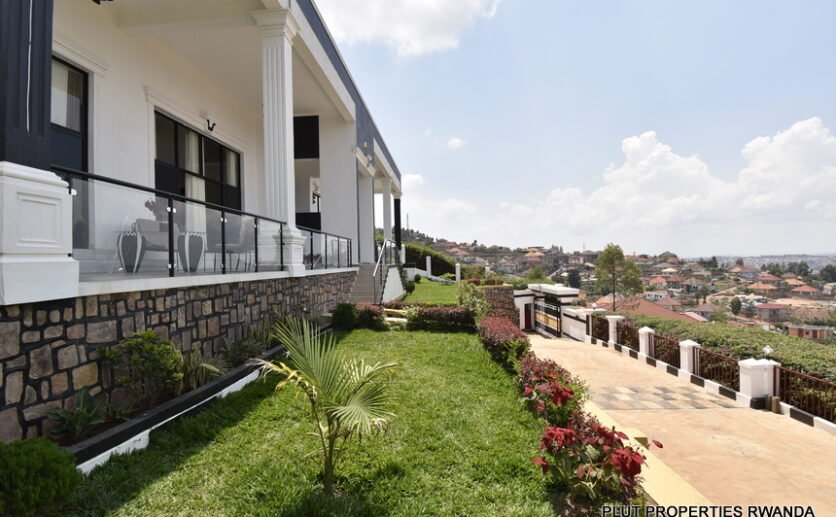 Semi-Detached House for Rent in Zindiro.