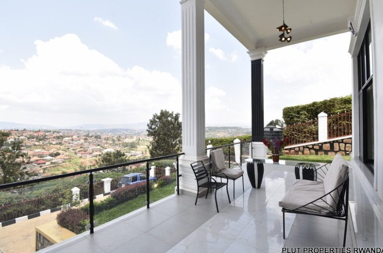 Semi-Detached House for Rent in Zindiro.