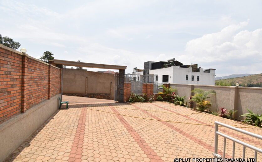 Unfurnished 2 storey house for rent in Kagugu 