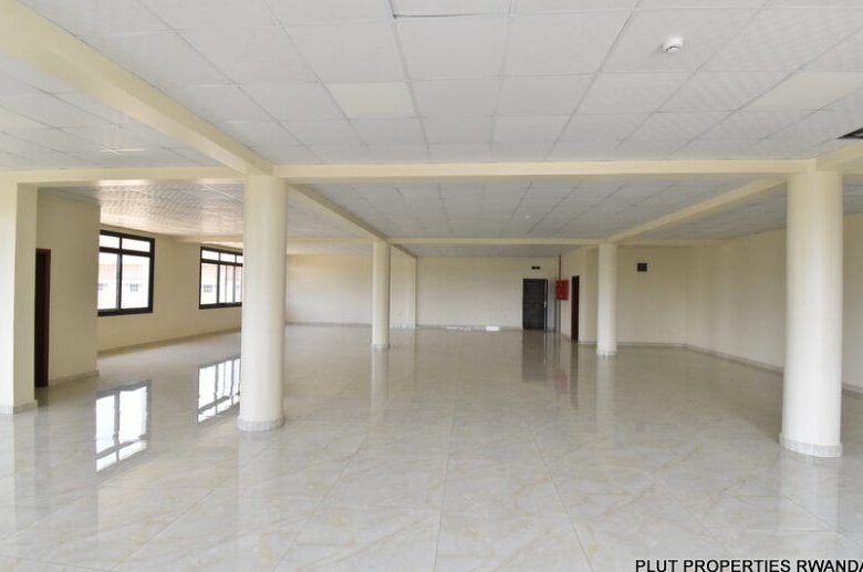 Warehouse and offices for rent in Masoro
