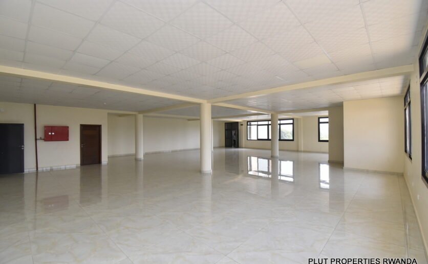 Warehouse and offices for rent in Masoro