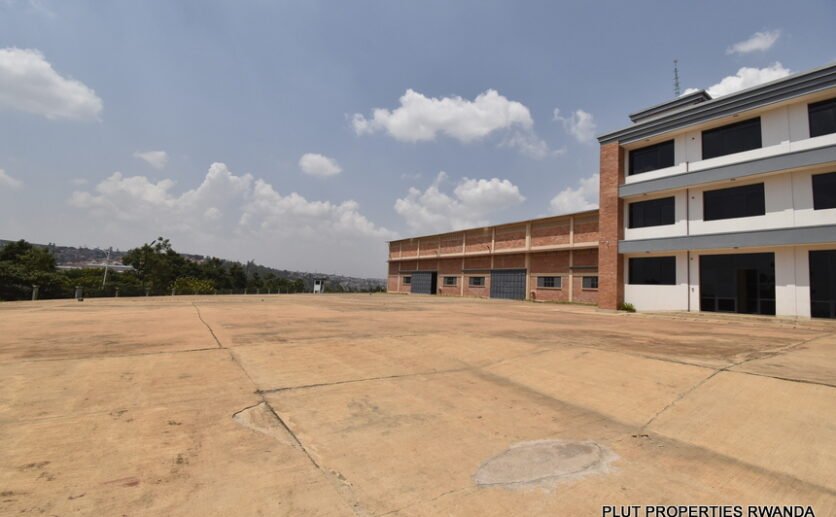 Warehouse and offices for rent in Masoro