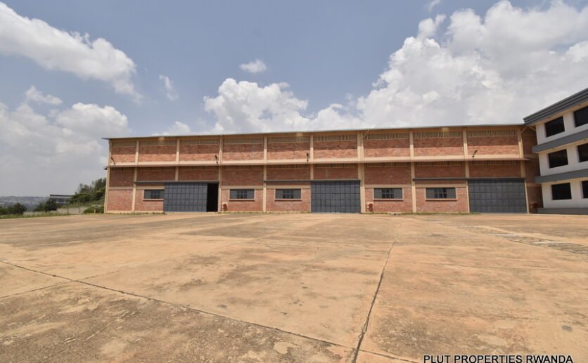 Warehouse and offices for rent in Masoro