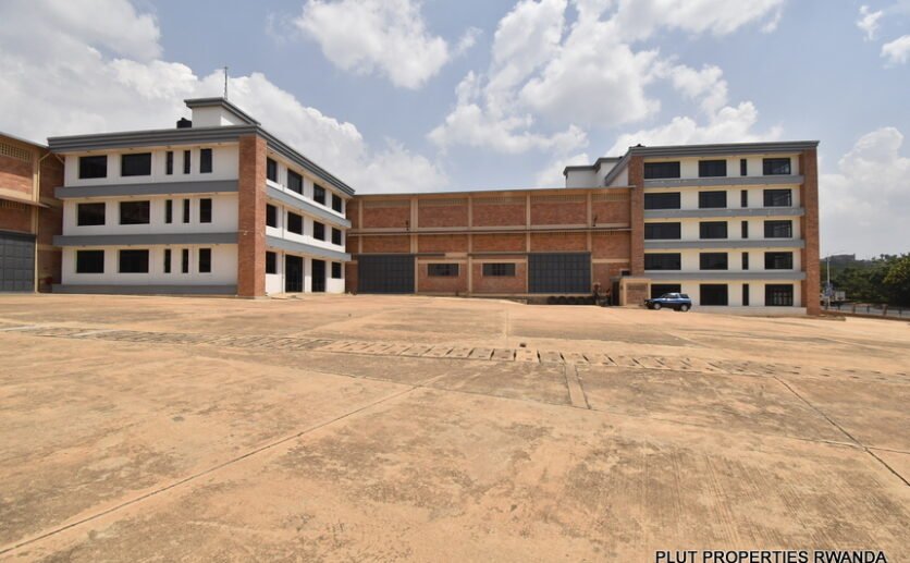 Warehouse and offices for rent in Masoro