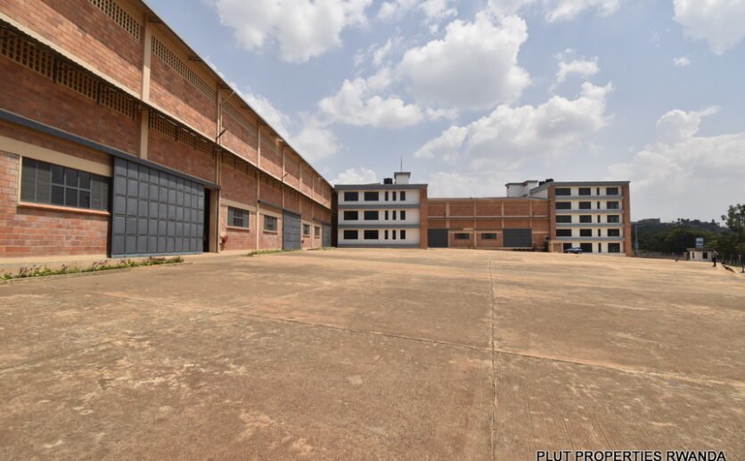 Warehouse and offices for rent in Masoro