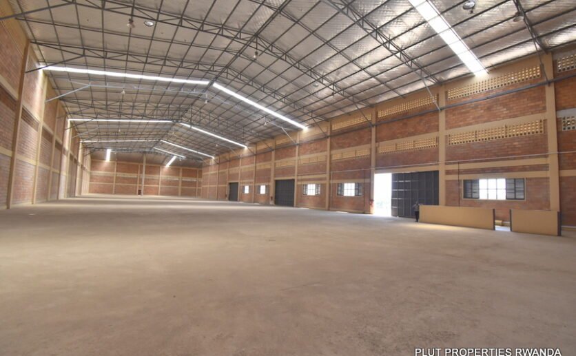 Warehouse and offices for rent in Masoro