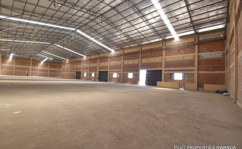 Warehouse and offices for rent in Masoro
