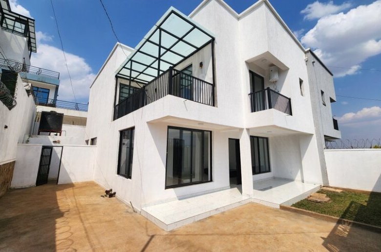 Kinyinya 4 bedrooms for rent. 