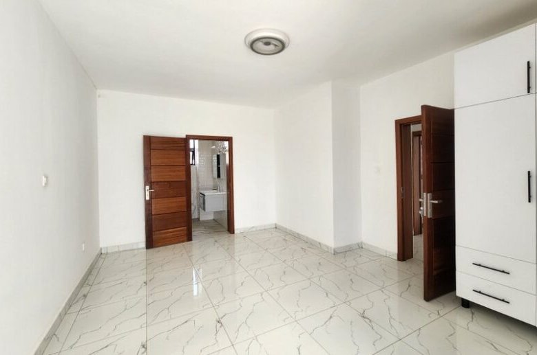 Kinyinya 4 bedrooms for rent. 