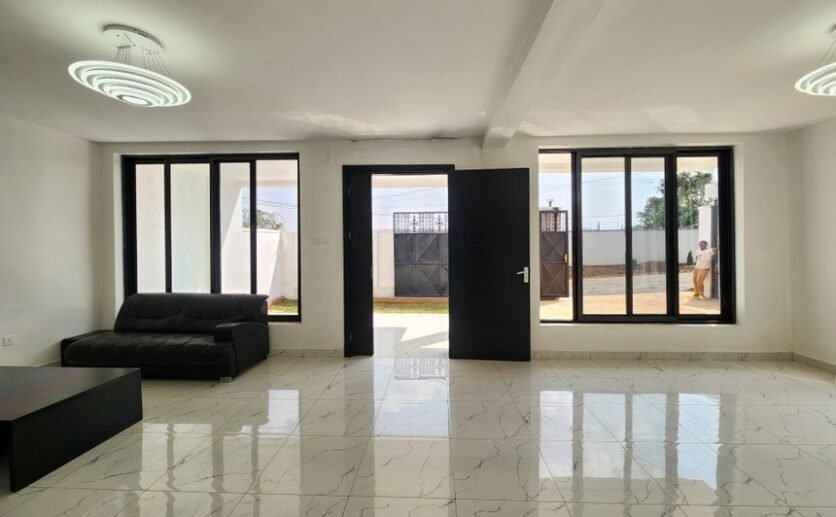 Kinyinya 4 bedrooms for rent. 