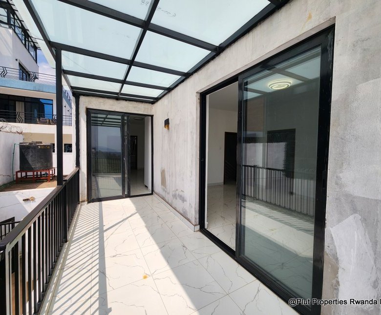 Kinyinya 4 bedrooms for rent. 