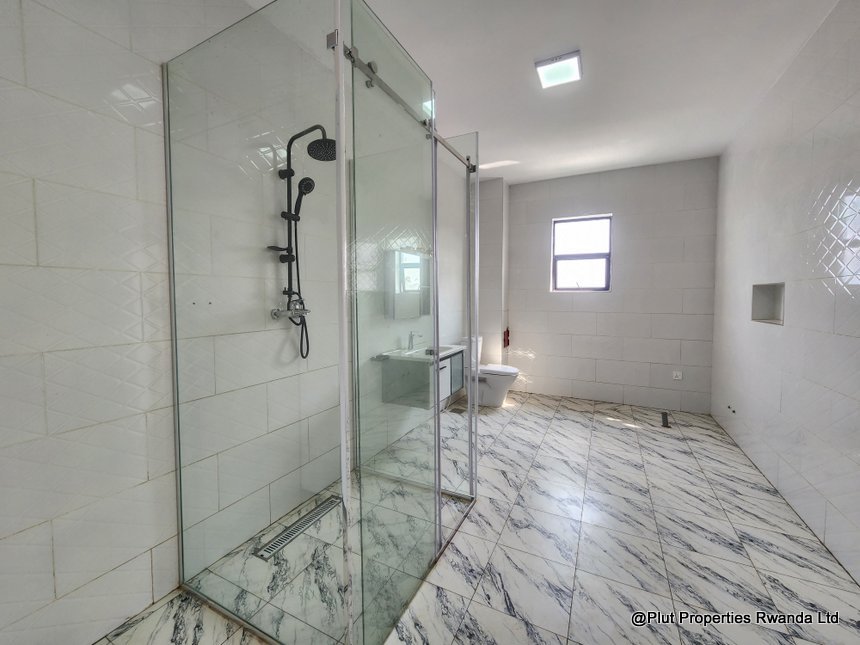 Kinyinya 4 bedrooms for rent. 