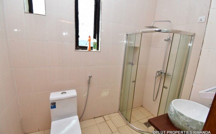 Apartment for rent in Karama