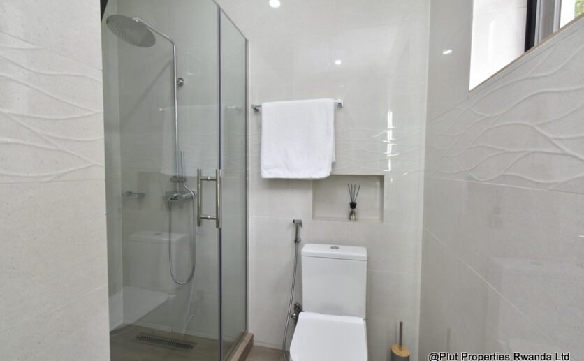 Serviced 2 Bedroom Apartment for Short-Term Rent