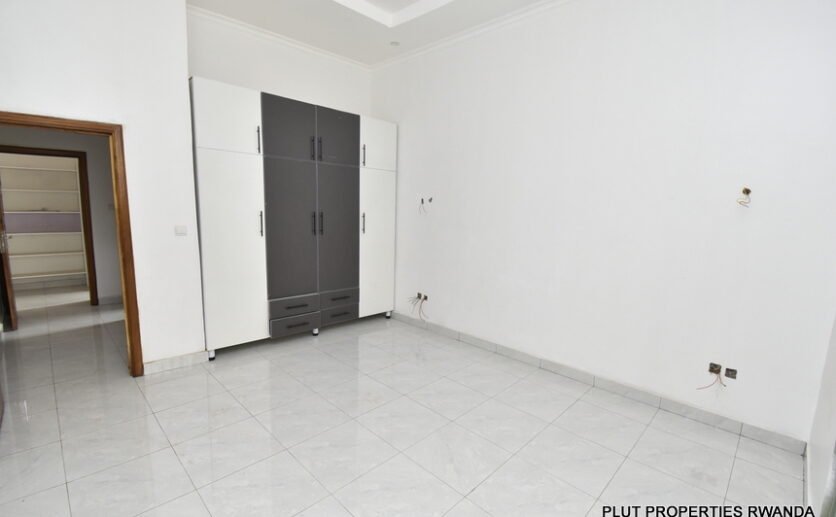 Beautiful house for sale in Kicukiro Kagarama.