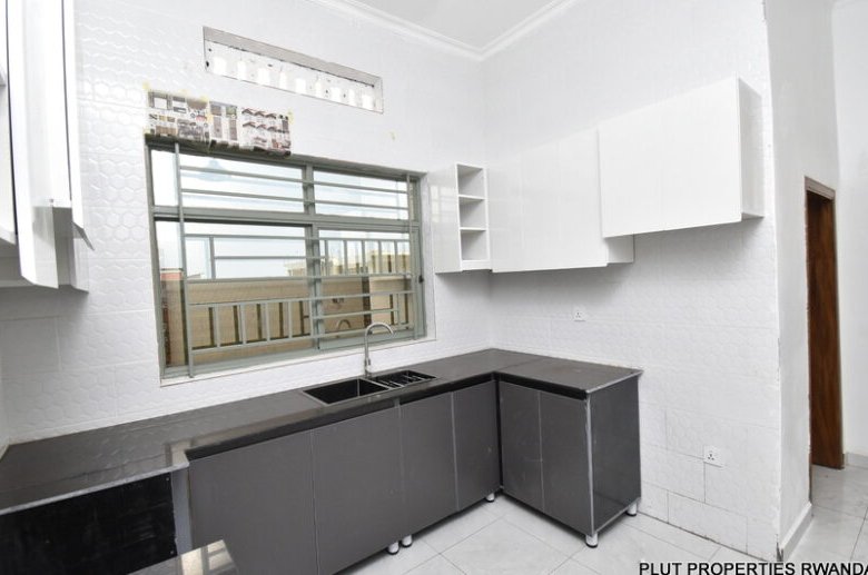 Beautiful house for sale in Kicukiro Kagarama.