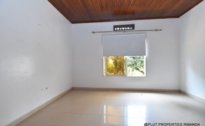 Beautiful unfurnished house for rent in Kiyovu 