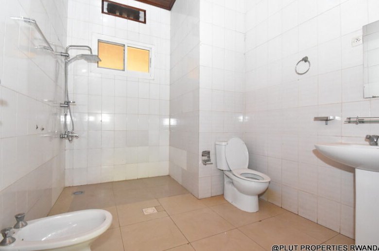 Beautiful unfurnished house for rent in Kiyovu 