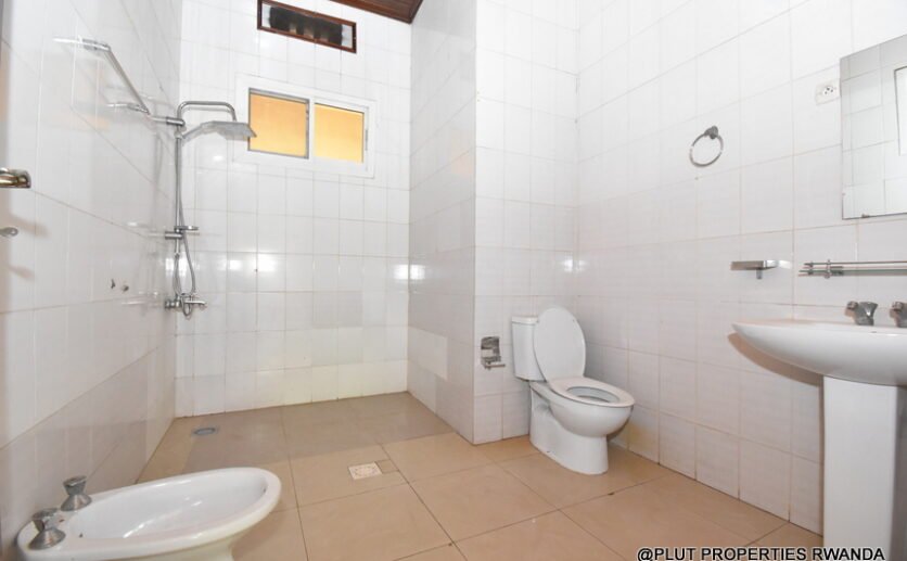 Beautiful unfurnished house for rent in Kiyovu 
