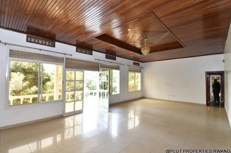 Beautiful unfurnished house for rent in Kiyovu 