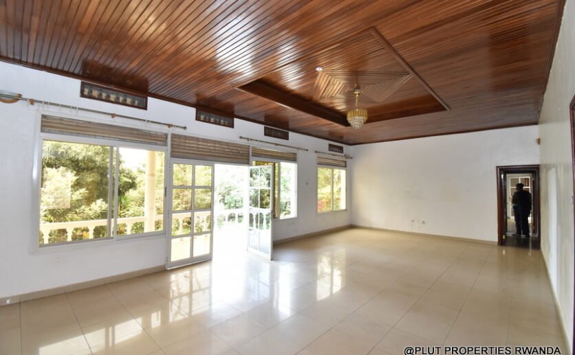 Beautiful unfurnished house for rent in Kiyovu 