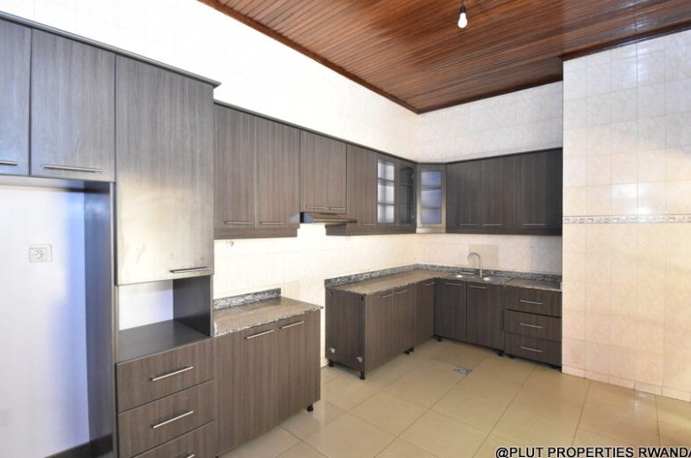 Beautiful unfurnished house for rent in Kiyovu 