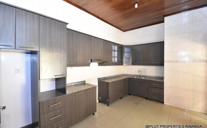 Beautiful unfurnished house for rent in Kiyovu 