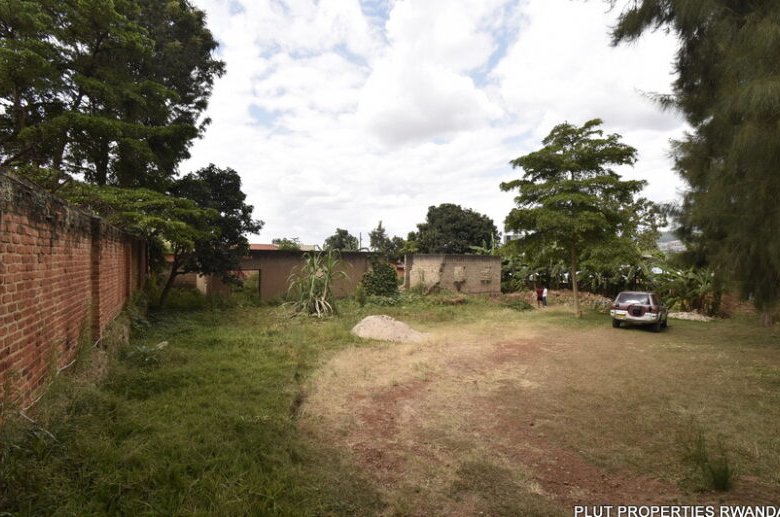 Big plot for sale in Kigali Nyamirambo. 