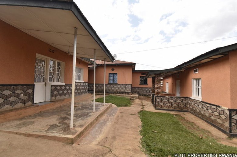 Big plot for sale in Kigali Nyamirambo. 