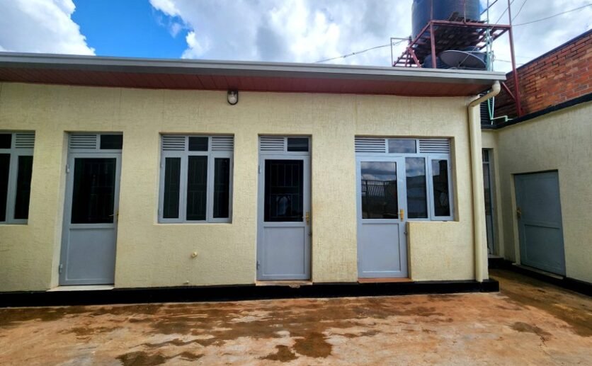 bumbogo-rental-plut-properties-kigali-4-836×517 Furnished house in Bumbogo Kigali