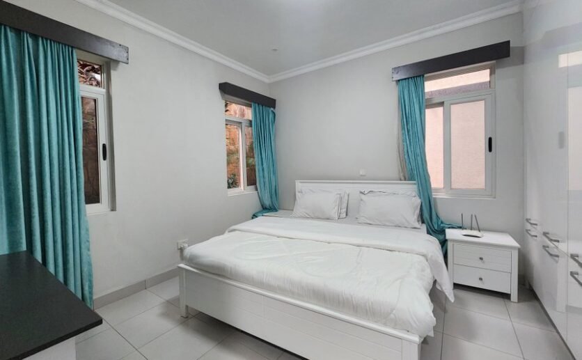 canaan-golf-apartment-ground-floor-for-rent-plut-properties-rwanda-10-836×517 Canaan Golf Apartments, 3-Bedroom Furnished Apartment for Rent